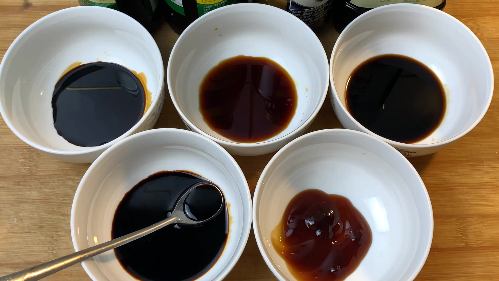 老抽、生抽、酱油、蚝油、蒸鱼豉油的区别和用途,看完视频一目了然